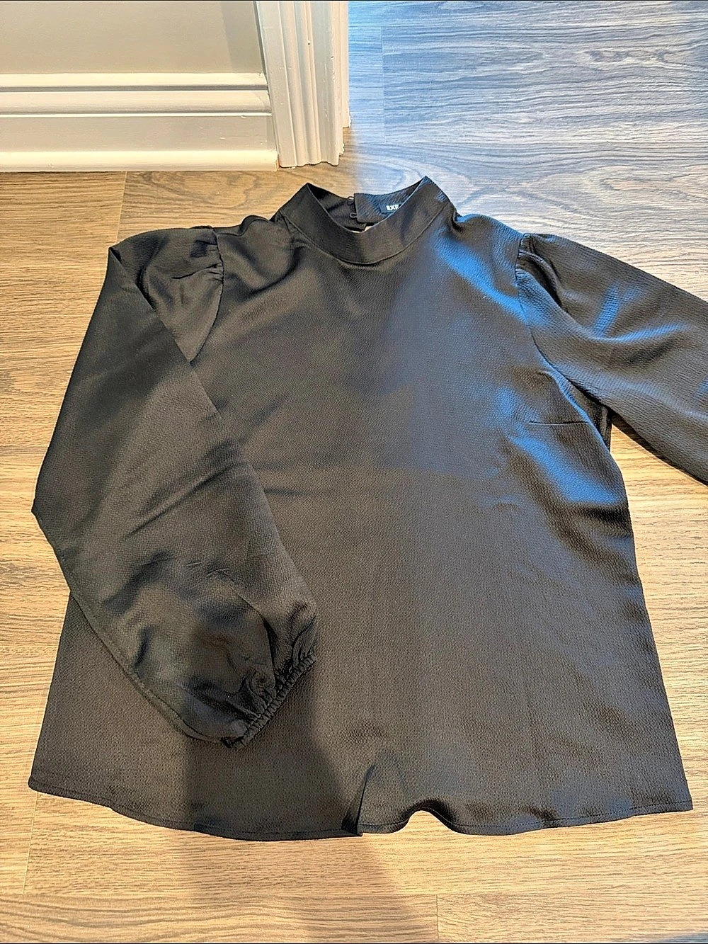EXPRESS Puff Sleeve Blouse in Black Size Large NWT